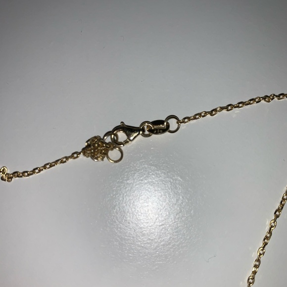 White pearl/gold butterfly necklace - Picture 5 of 5